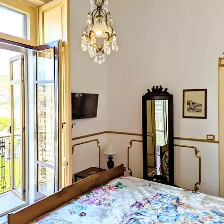 Royal Bed and Breakfast *
